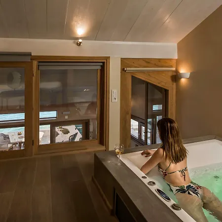 מלון Residenza Vranas Boutique 3*